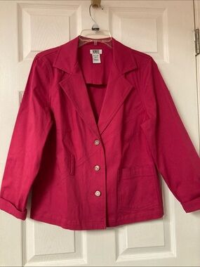 Monroe & Main Women's Bright Pink Three-Button Blazer